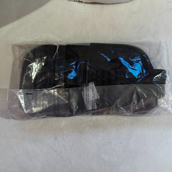 NEW WITH TAGS - Lululemon Everywhere Belt Bag Black w/ Gold Hardware - Picture 4 of 5